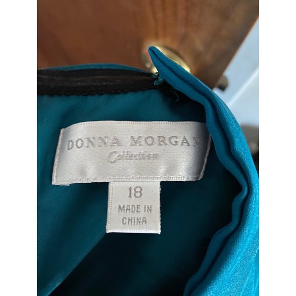 Donna Morgan Sarah Strapless Chiffon Dress - Picture 4 of 6